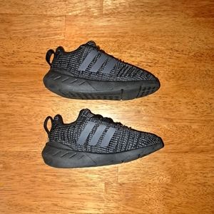 Like new toddler boys Adidas tennis shoes